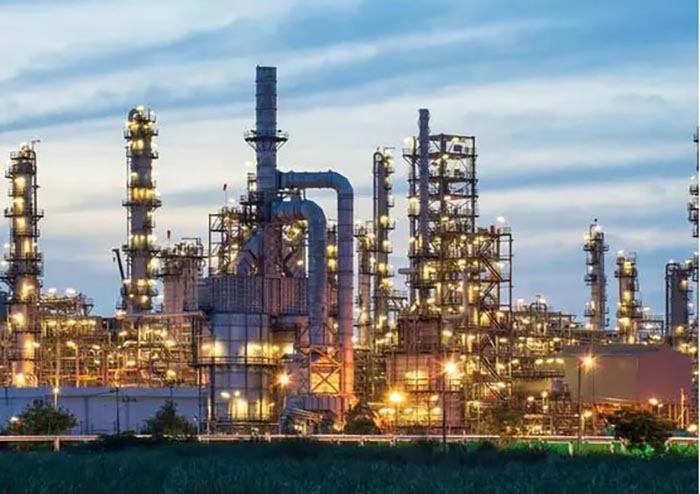 Ataques de EE.UU. e Israel a Irán disparan precios del petróleo y tensionan la distribución global de gas